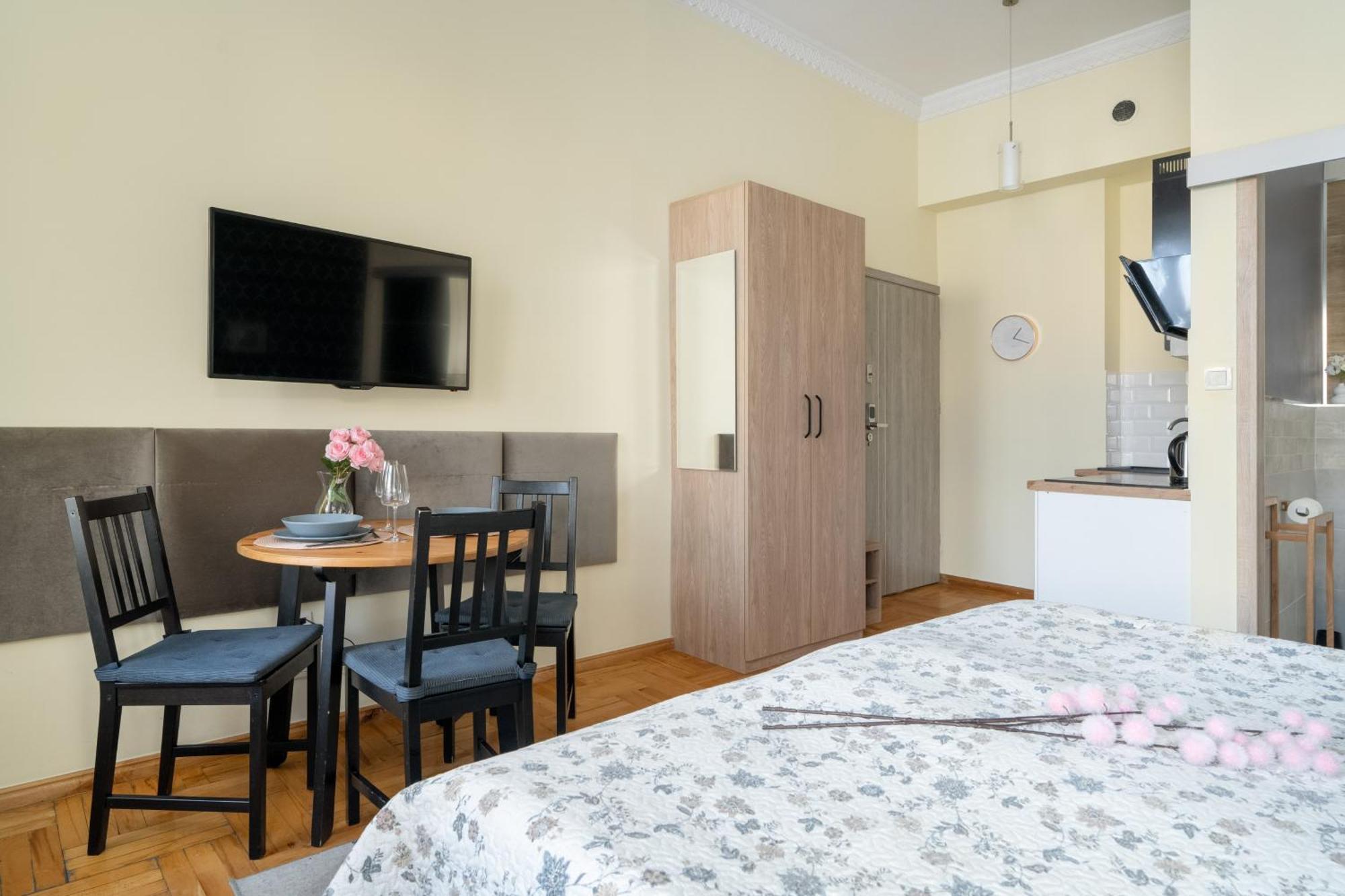 Przytulne Studia Very Berry W Poznaniu Blisko Parku By Noclegi Renters Eksteriør billede